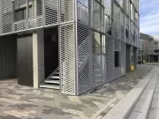 Osłony elewacyjne z siatki cięto-ciągnionej w Frederiksbergu, Dania