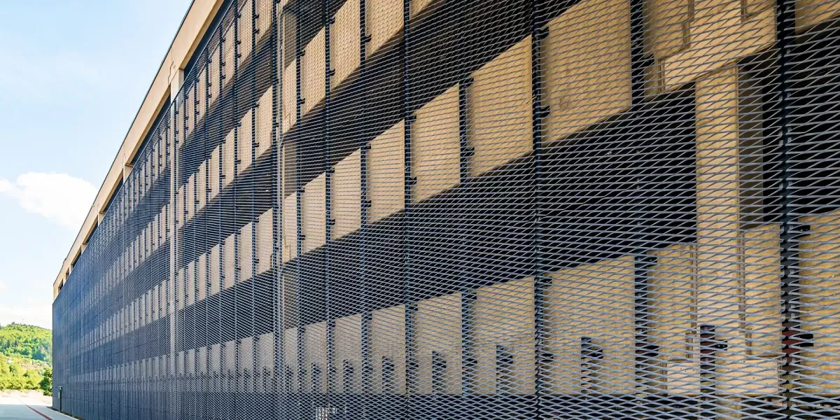 Elewacje budynków i parkingów wielopoziomowych