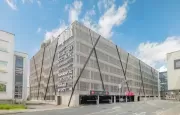 Okładzina centrum handlowego Aupark w Hradcu Králové 